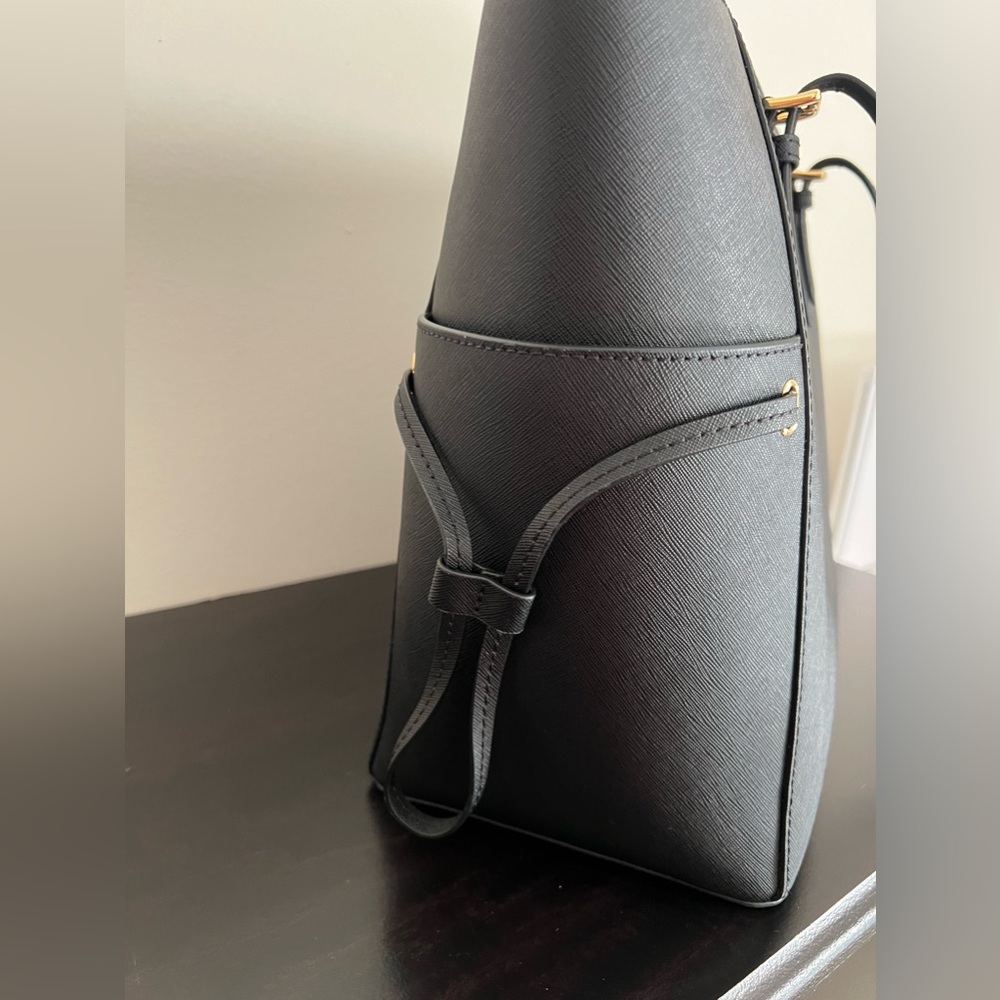 Michael Kors Large Tote Bag - Picture 5 of 12